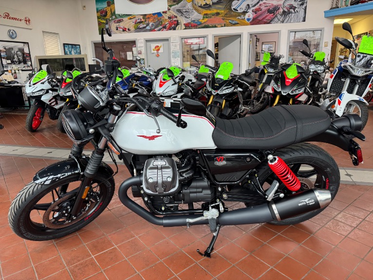 2024 Moto Guzzi V7 STONE