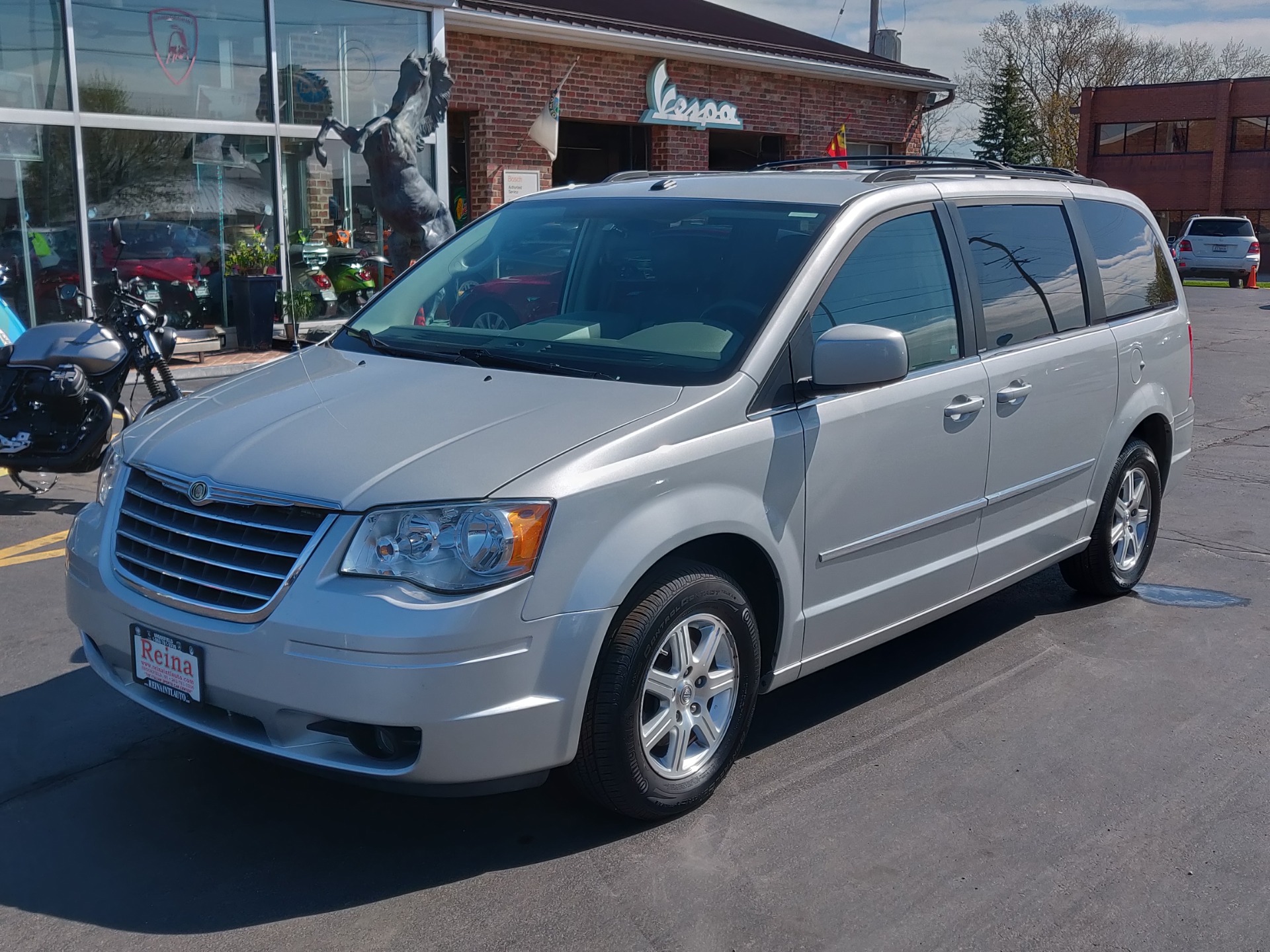 2009 Chrysler Town and Country Touring Stock 5986 for